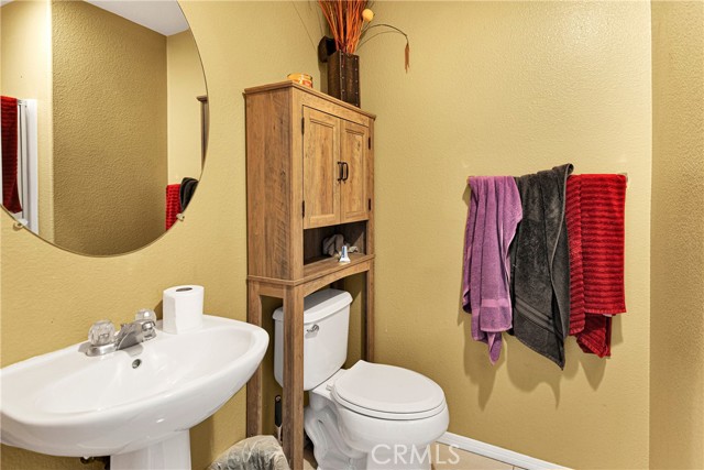 Detail Gallery Image 12 of 35 For 18261 Laguna Pl, Fontana,  CA 92336 - 4 Beds | 2/1 Baths