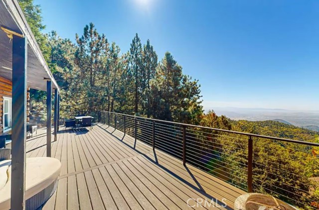 Detail Gallery Image 2 of 49 For 1960 Willow Dr, Running Springs,  CA 92382 - 4 Beds | 3 Baths