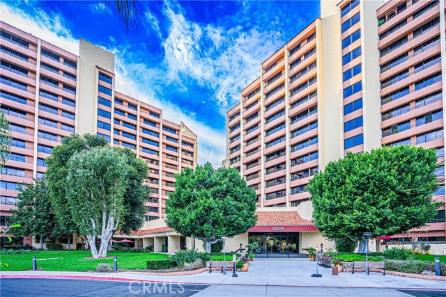 24055 Paseo Del Lago, Laguna Woods CA: https://media.crmls.org/medias/407d3524-ef09-45ca-8301-7d1d49192892.jpg
