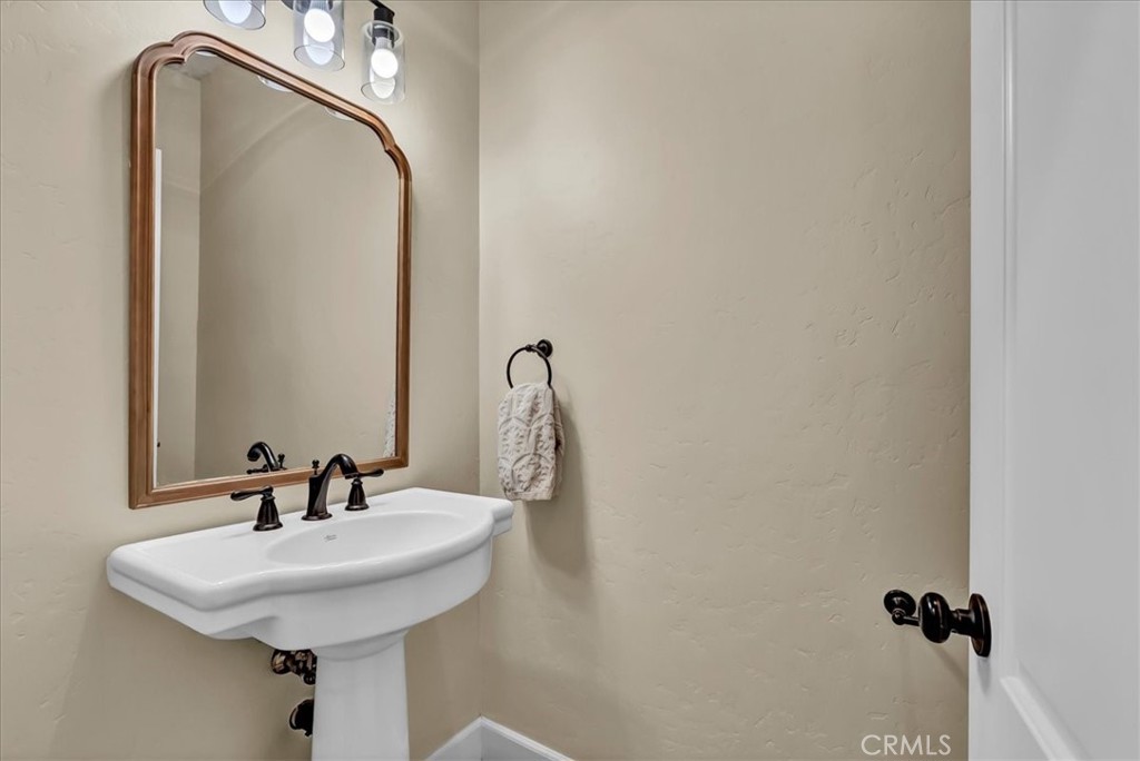 https://media.crmls.org/medias/407d8210-5847-483a-a873-06edc00ca971.jpg?preset=X-Large