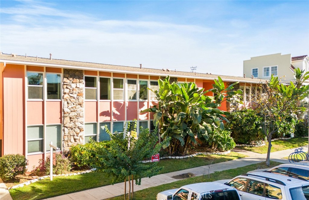 1023 E 1st Street #19