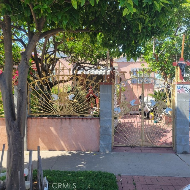 Detail Gallery Image 1 of 1 For 433 E 74th St, Los Angeles,  CA 90003 - 2 Beds | 1 Baths