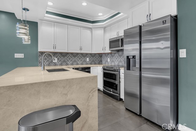 Detail Gallery Image 4 of 40 For 6314 Marina Pacifica, Long Beach,  CA 90803 - 2 Beds | 2 Baths