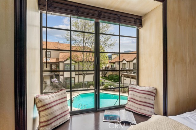 Detail Gallery Image 12 of 22 For 203 Village, Lake Arrowhead,  CA 92352 - 3 Beds | 2 Baths