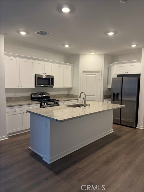 Detail Gallery Image 2 of 21 For 32879 Manhattan Ave, Winchester,  CA 92596 - 4 Beds | 2/1 Baths