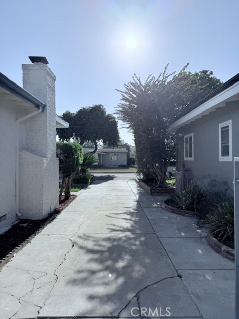 2690 Senasac Avenue, Long Beach CA: https://media.crmls.org/medias/4080b6ca-d299-4d2b-abc5-184b1e60003c.jpg