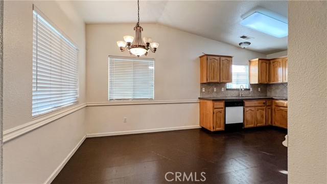 Detail Gallery Image 7 of 31 For 4509 Kaytlain Ave, Bakersfield,  CA 93313 - 3 Beds | 2 Baths