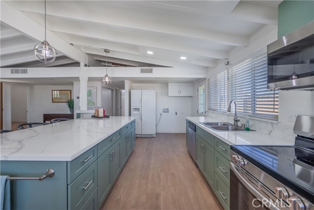 Detail Gallery Image 12 of 36 For 221 S Mall Way, Anaheim,  CA 92804 - 3 Beds | 2 Baths