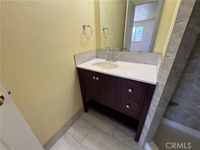 417 Fenoak Drive, Barstow CA: https://media.crmls.org/medias/40823422-4d0d-4140-8bd5-0c6dd1f7ee44.jpg