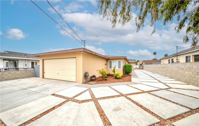 1442 W 220th St., Torrance CA: https://media.crmls.org/medias/4082d535-29ee-4378-9bb9-52e598bd7191.jpg