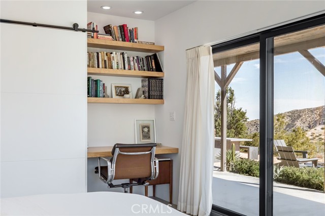 48575 Paradise Avenue, Morongo Valley CA: https://media.crmls.org/medias/408319ba-170d-4530-a471-ca04c3321069.jpg