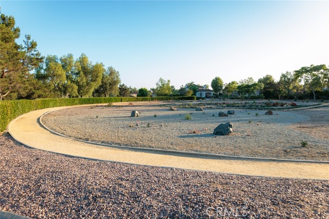 1045 Inverlochy Drive, Fallbrook CA: https://media.crmls.org/medias/40831d52-718e-466d-8e1c-e95d4d12a278.jpg