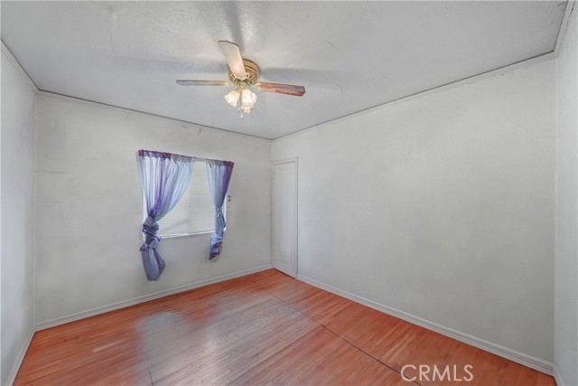 3825 Liberty Boulevard, South Gate CA: https://media.crmls.org/medias/40833e22-d83e-4ac5-a2df-aafeb3a009bd.jpg