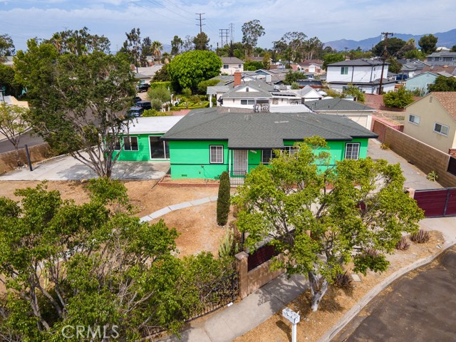 Detail Gallery Image 1 of 34 For 12561 Willard St, North Hollywood,  CA 91605 - 4 Beds | 2 Baths