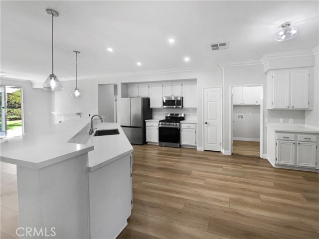 Detail Gallery Image 10 of 18 For 4107 Forest Highlands Cir, Corona,  CA 92883 - 4 Beds | 2 Baths