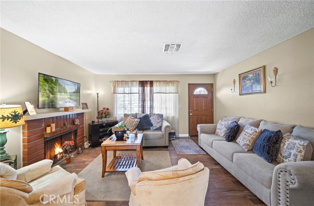 Detail Gallery Image 7 of 29 For 2313 Mesquite, Corona,  CA 92882 - 3 Beds | 2 Baths