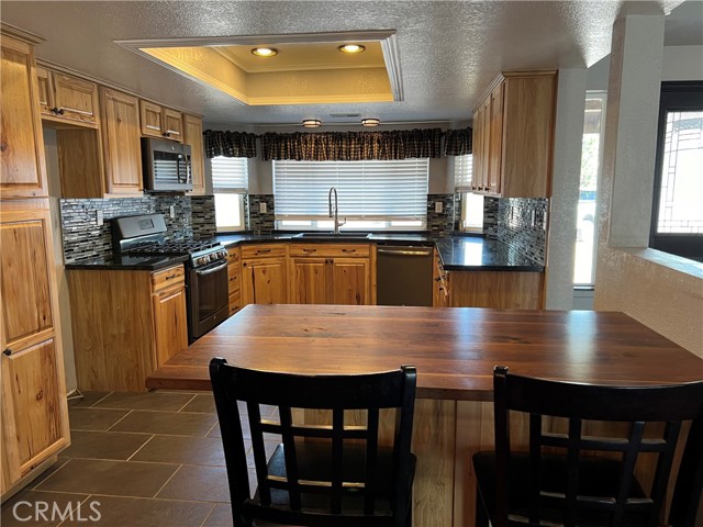 Detail Gallery Image 14 of 50 For 11575 Stuveling St, Oak Hills,  CA 92344 - 4 Beds | 2 Baths