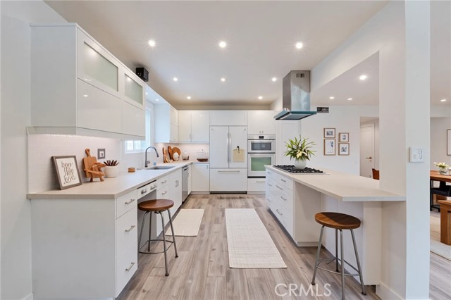 Detail Gallery Image 3 of 26 For 8963 Burton Way #103,  Los Angeles,  CA 90048 - 2 Beds | 2 Baths