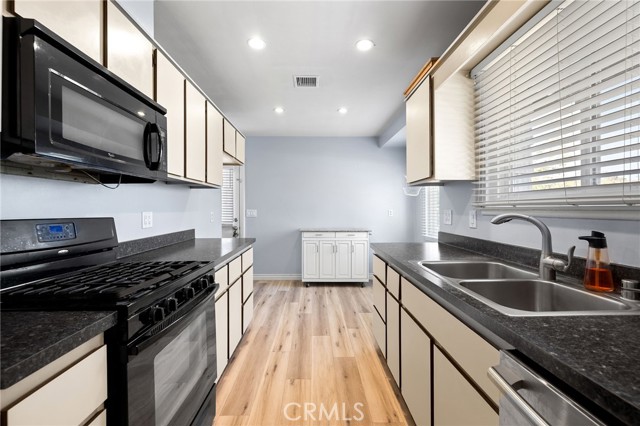 Detail Gallery Image 14 of 37 For 15458 Pastrana Dr, La Mirada,  CA 90638 - 4 Beds | 2 Baths