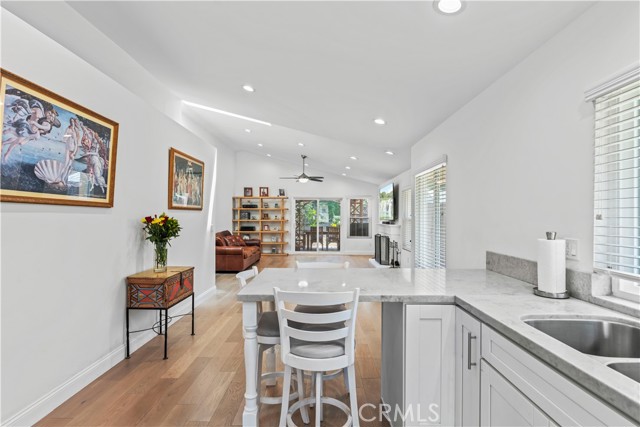 Detail Gallery Image 8 of 23 For 26816 Cold Springs St, Calabasas,  CA 91301 - 3 Beds | 3 Baths
