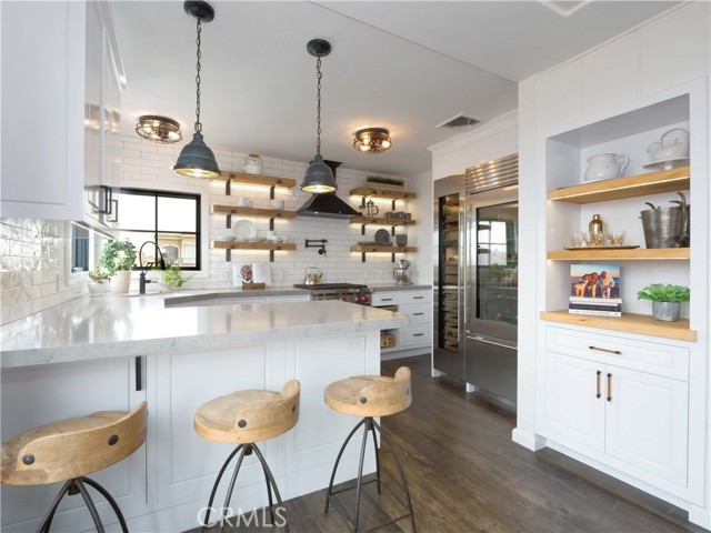 229 Marine Place, Manhattan Beach CA: https://media.crmls.org/medias/408991fc-300f-4137-ae6a-bfac6e8ed14e.jpg