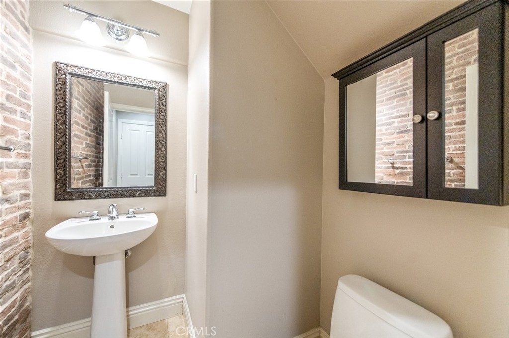 MLS #OC25261172 image #32