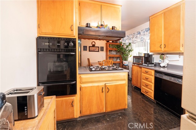 2996 Gladstone Street, Pomona CA: https://media.crmls.org/medias/408b70a2-3cdf-4a32-b3a7-e41561dff5d8.jpg
