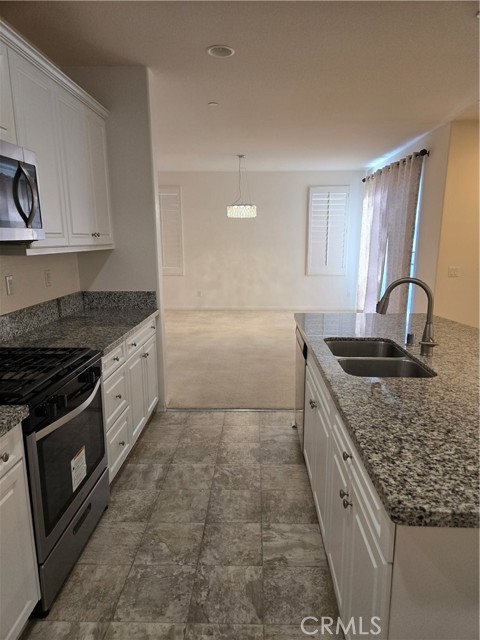 Detail Gallery Image 15 of 30 For 11014 via Del Corso, Riverside,  CA 92505 - 4 Beds | 3 Baths