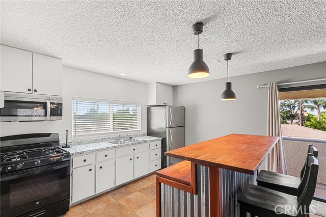 12596 Ross Avenue, Chino CA: https://media.crmls.org/medias/408be1f7-a99e-49c5-93ad-bbd8624efbfa.jpg