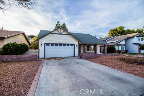 Detail Gallery Image 2 of 20 For 13210 Candleberry Ln, Victorville,  CA 92395 - 3 Beds | 2 Baths