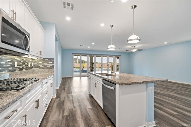 Detail Gallery Image 12 of 42 For 32847 Bachelor Peak St, Winchester,  CA 92596 - 4 Beds | 3 Baths