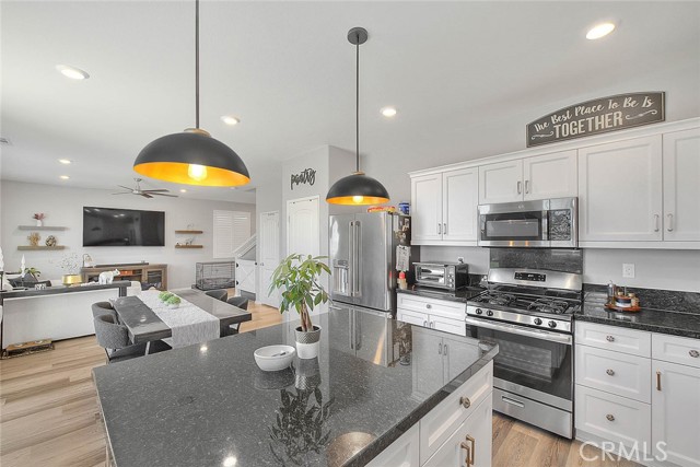 Detail Gallery Image 7 of 50 For 5017 River Ash Way, Fontana,  CA 92336 - 3 Beds | 2/1 Baths