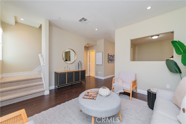Detail Gallery Image 5 of 24 For 638 N Atlantic Bld #B,  Alhambra,  CA 91801 - 2 Beds | 2/1 Baths