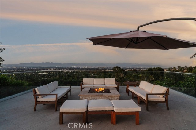 4935 Calvin Avenue, Tarzana CA: https://media.crmls.org/medias/408e8c30-c5bd-4eb8-b94f-92ee602b6773.jpg