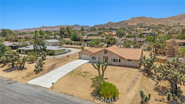 Detail Gallery Image 3 of 36 For 56595 Desert Gold Dr, Yucca Valley,  CA 92284 - 3 Beds | 2 Baths