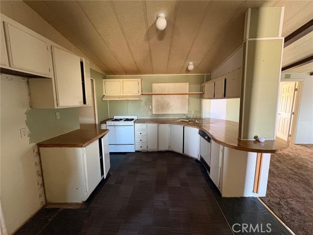 Detail Gallery Image 7 of 25 For 13173 Camellia Rd, Victorville,  CA 92392 - 4 Beds | 2 Baths