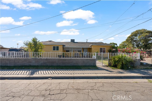 Detail Gallery Image 2 of 21 For 1260 T St, Merced,  CA 95341 - 2 Beds | 1 Baths