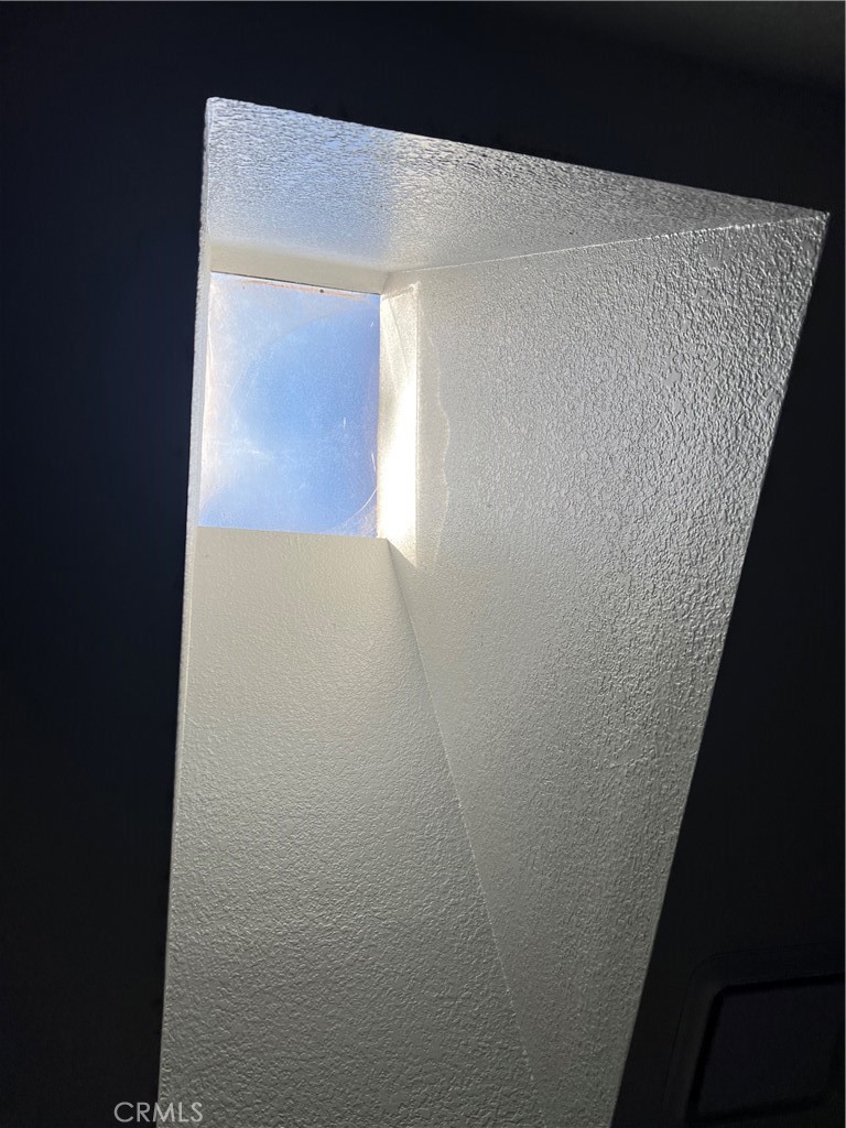 https://media.crmls.org/medias/408feb0e-f85f-4d9e-8fbd-d02a23c204b1.jpg?preset=X-Large