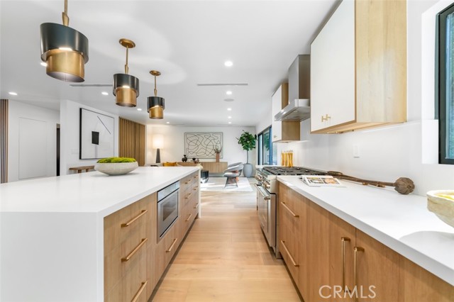 5019 Donna Avenue, Tarzana CA: https://media.crmls.org/medias/409036b4-2a3e-440b-b99a-ddfb7945a686.jpg