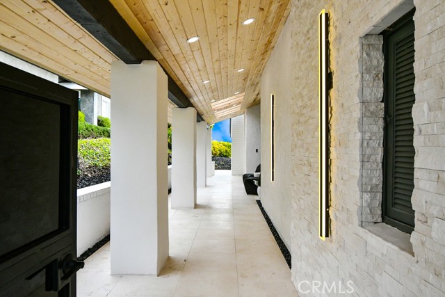 Detail Gallery Image 4 of 41 For 10 White Water Dr, Corona Del Mar,  CA 92625 - 2 Beds | 2 Baths