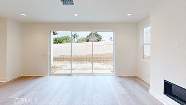 Detail Gallery Image 7 of 14 For 35 Upland Rd, Ventura,  CA 93004 - 4 Beds | 3/1 Baths