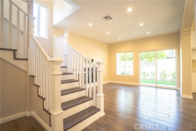 9246 Cedros Avenue, Panorama City CA: https://media.crmls.org/medias/4091aad0-76a5-4be1-b6d9-6c56cdf4abe3.jpg