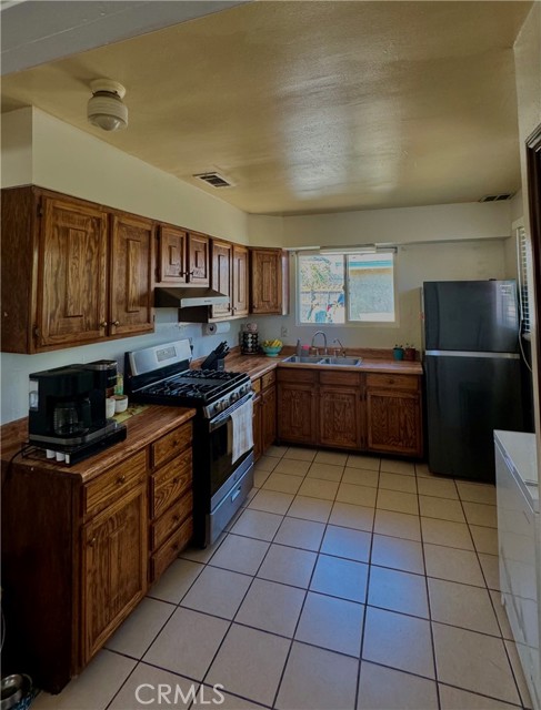 Detail Gallery Image 4 of 24 For 10074 Ben Nevis Bld, Jurupa Valley,  CA 92509 - 3 Beds | 1/1 Baths