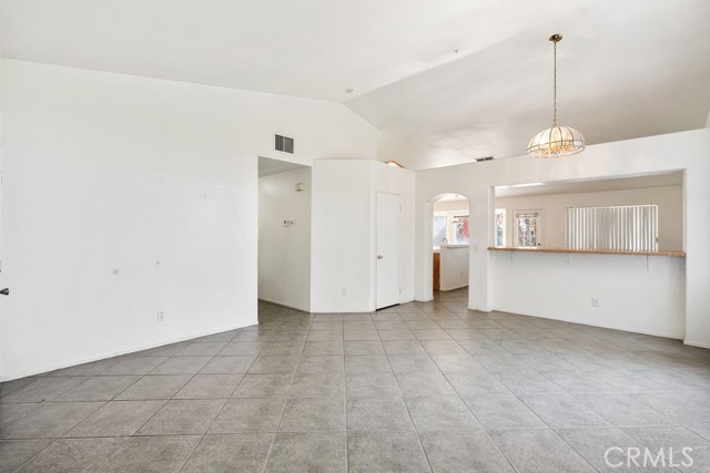 Detail Gallery Image 4 of 33 For 16205 Seville Ave, Fontana,  CA 92335 - 4 Beds | 2 Baths
