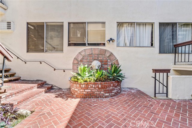Detail Gallery Image 3 of 26 For 1840 Camden #202,  Los Angeles,  CA 90025 - 1 Beds | 1 Baths