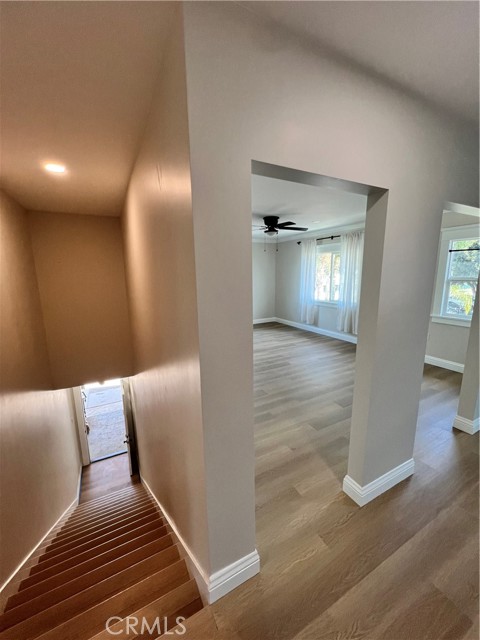 Detail Gallery Image 3 of 28 For 1904 E 2nd #B,  Long Beach,  CA 90802 - 2 Beds | 1 Baths