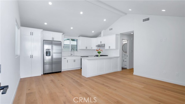318 N Catalina, Burbank CA: https://media.crmls.org/medias/4093f239-7c6d-414a-b3b2-64f120b0d0e6.jpg