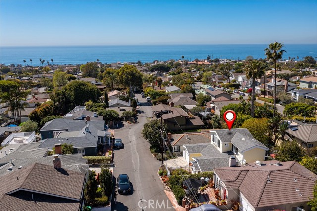 1/4 mile to downtown Laguna Beach & ocean!