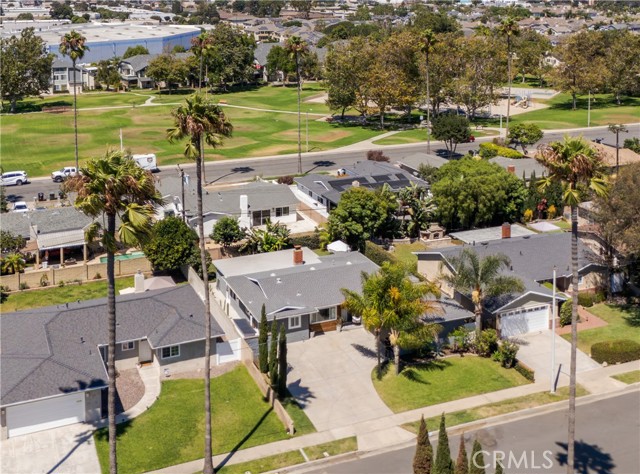 7661 Ontario Drive, Huntington Beach CA: https://media.crmls.org/medias/409586f2-44ab-4672-b375-abe87293c0a8.jpg