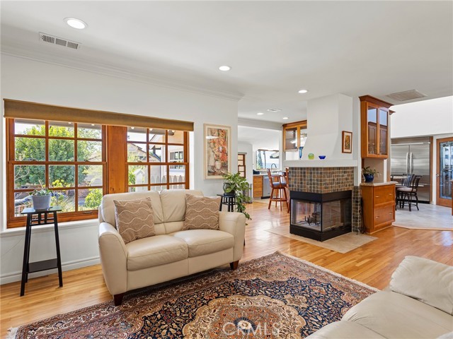 Detail Gallery Image 18 of 72 For 1012 N Sunset Canyon Dr, Burbank,  CA 91504 - 3 Beds | 2 Baths